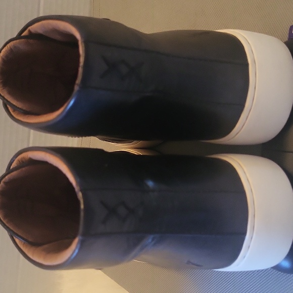 FRYE Black Leather HIGH-TOP Sneakers WO's 8.5 EUC - Picture 6 of 10